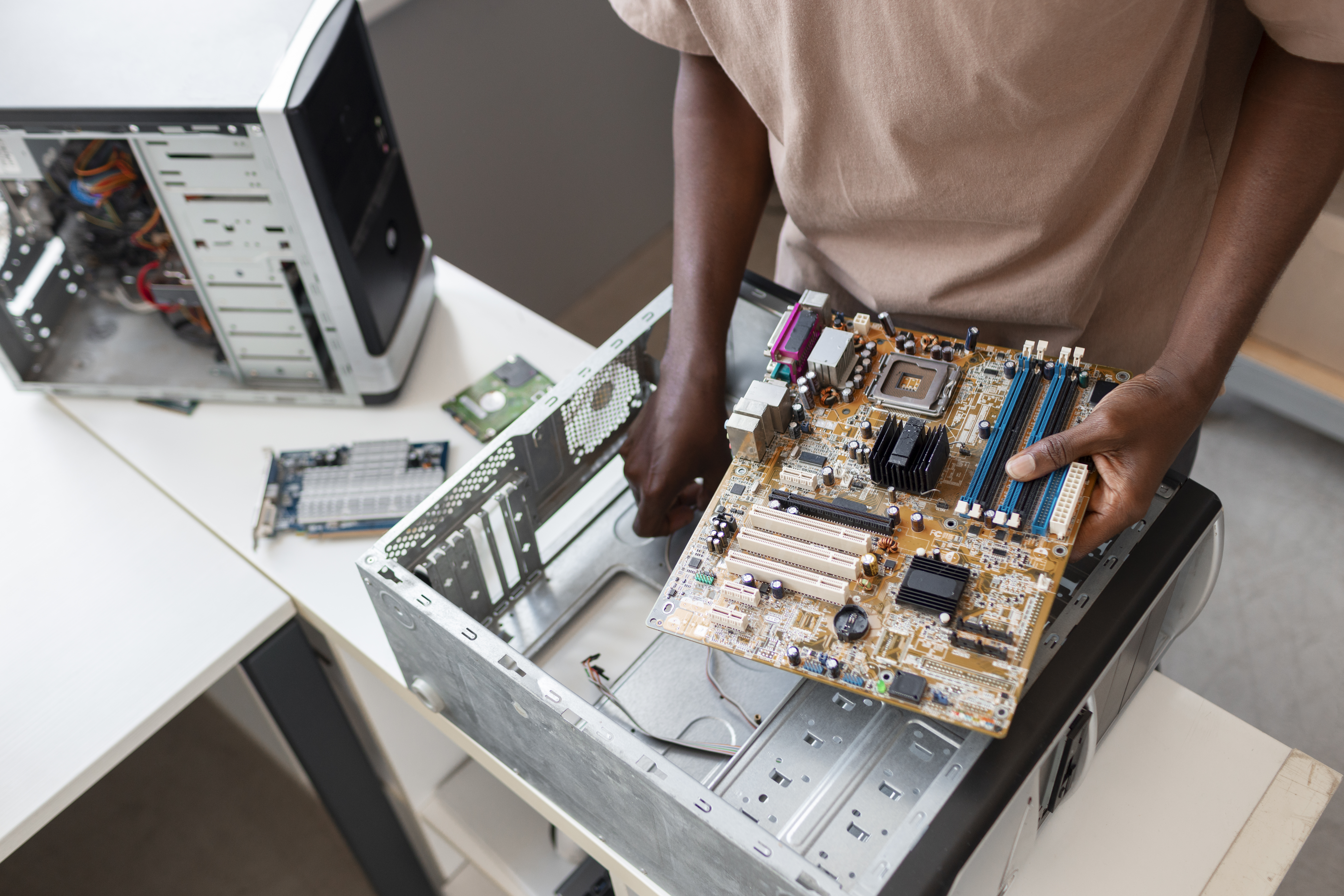 Computer sales and service in Thiruvananthapuram - AJ Computers